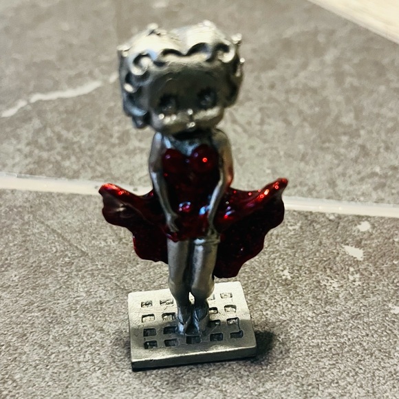 Betty Boop Silver Red Soarkly Figurine NEW - Picture 5 of 10
